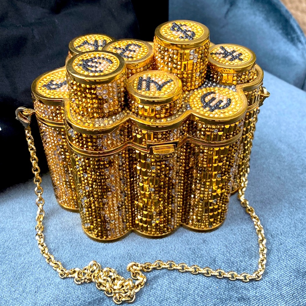 Breathtaking Bank coins Judith Leiber clutch❣️😍 Retail is $4995